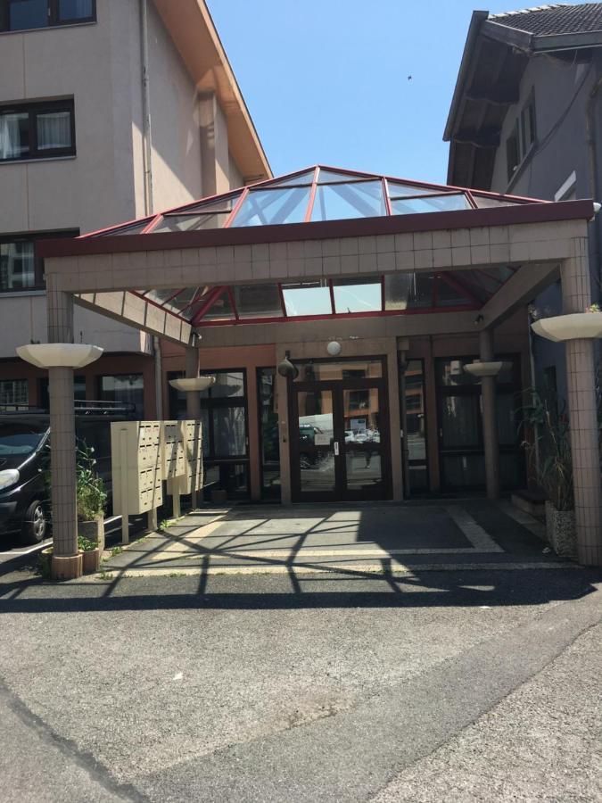 Apartment Et Bureau Propre, Fonctionnel Cluses